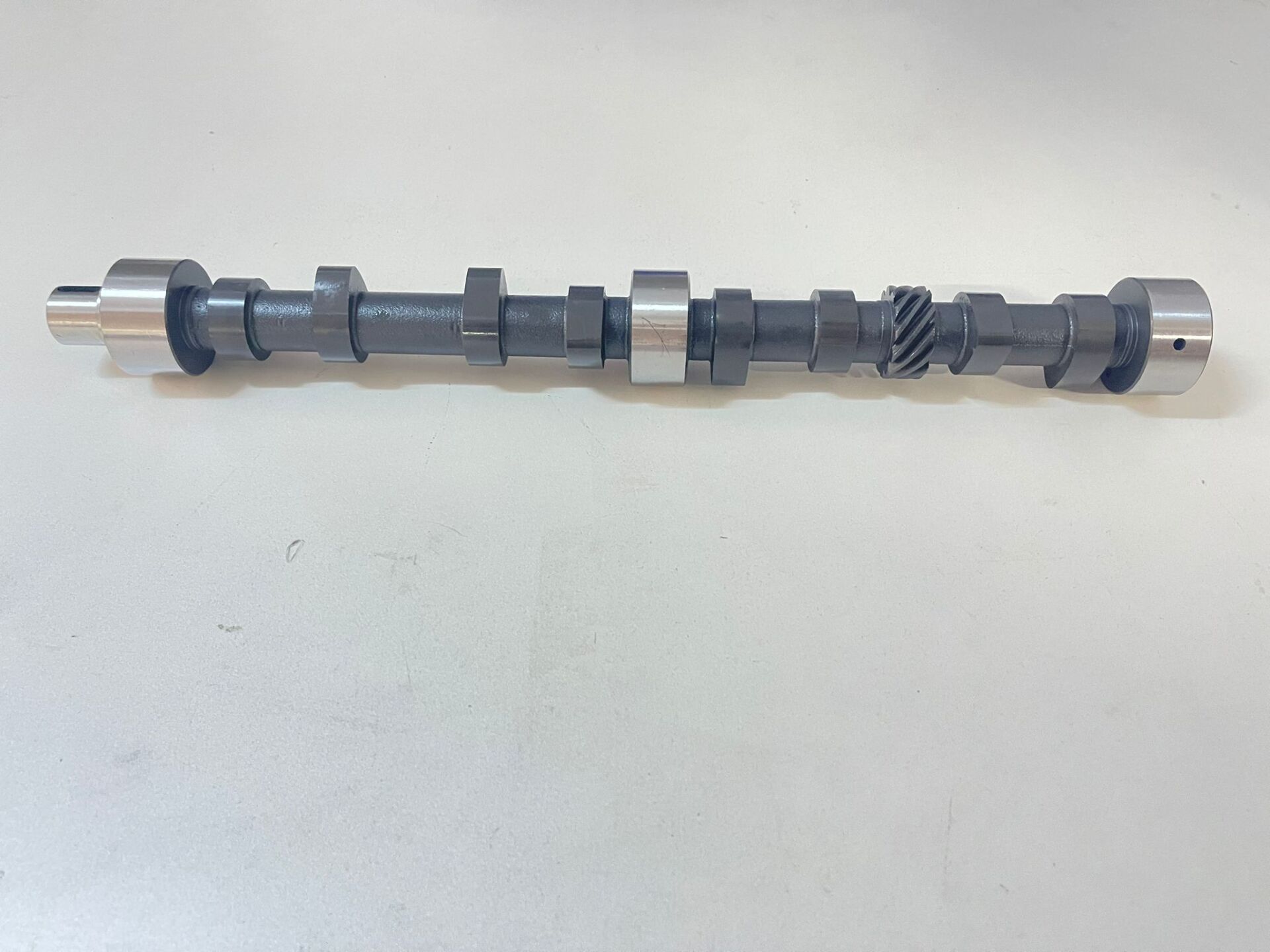 EKSANTRİK MİLİ ISUZU NKR13, NKR55, TFR24, TFR54, D-MAX 04> 4JB1 4JA1-T 1. SINIF (KALİTELİ) 8972876570