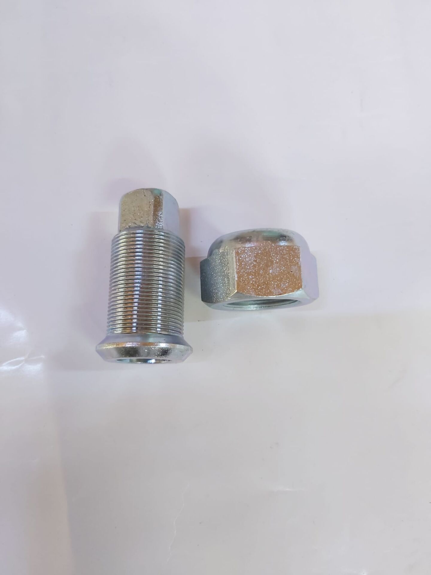 BİJON KOVAN + SOMUNU İKİLİ SOL ISUZU NPR75,8LONG,10LONG,3D,NOVO CANTER 449,659,859 8980152554