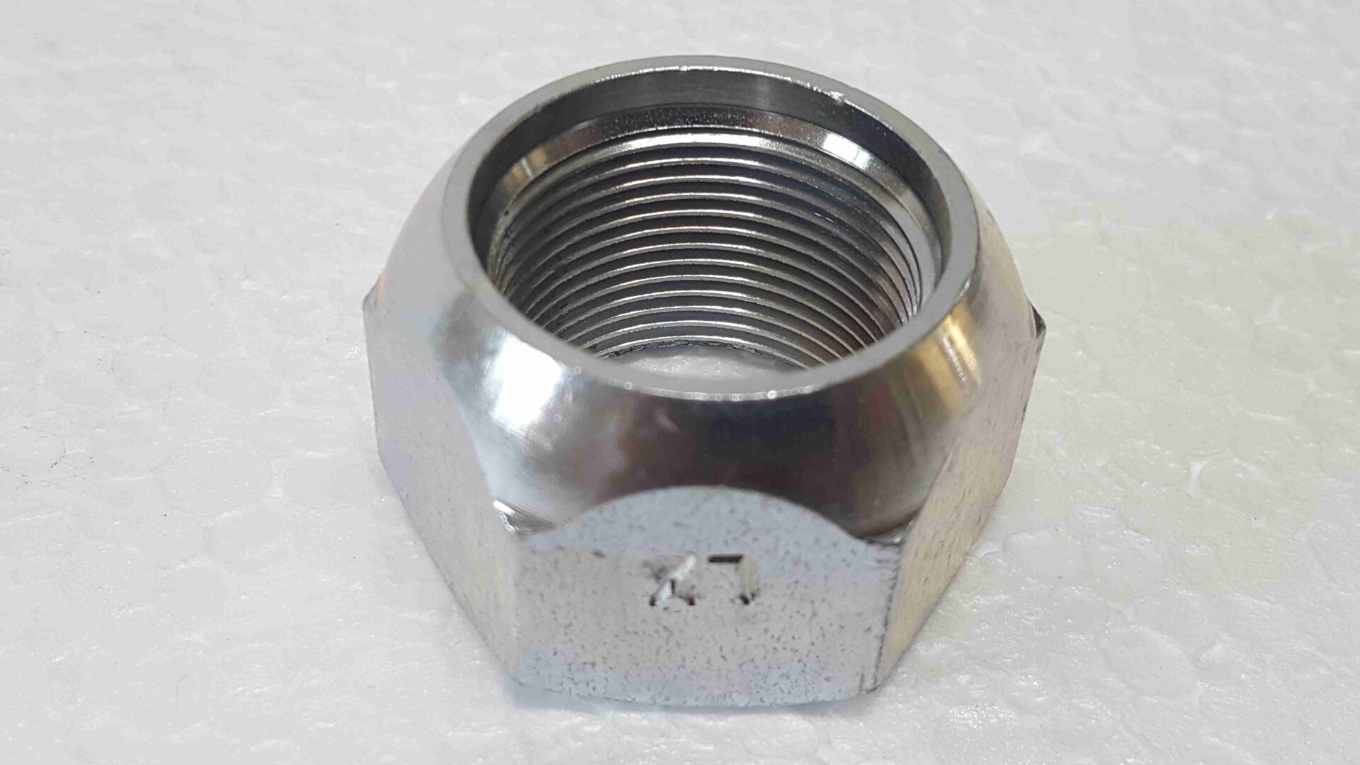 BİJON SOMUNU SOL ISUZU NPR75,8LONG,10LONG,3D,NOVO CANTER 449,659,859 8973598100