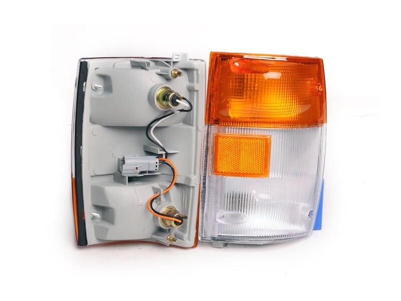 SİNYAL LAMBASI KOMPLE ISUZU NPR66, NKR55, NQR70 SAĞ 8978550072